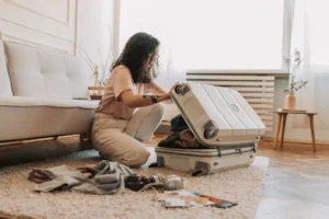 10 Tips Packing Traveling Hemat Ruang dan Anti Ribet!