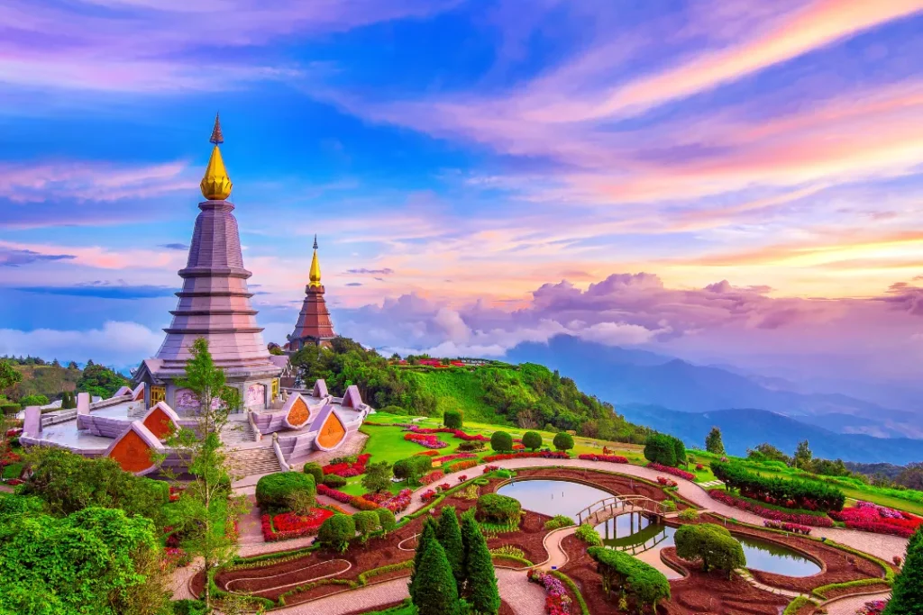 Gunung Inthanon, puncak tertinggi di Thailand yang menawarkan pemandangan alam luar biasa.