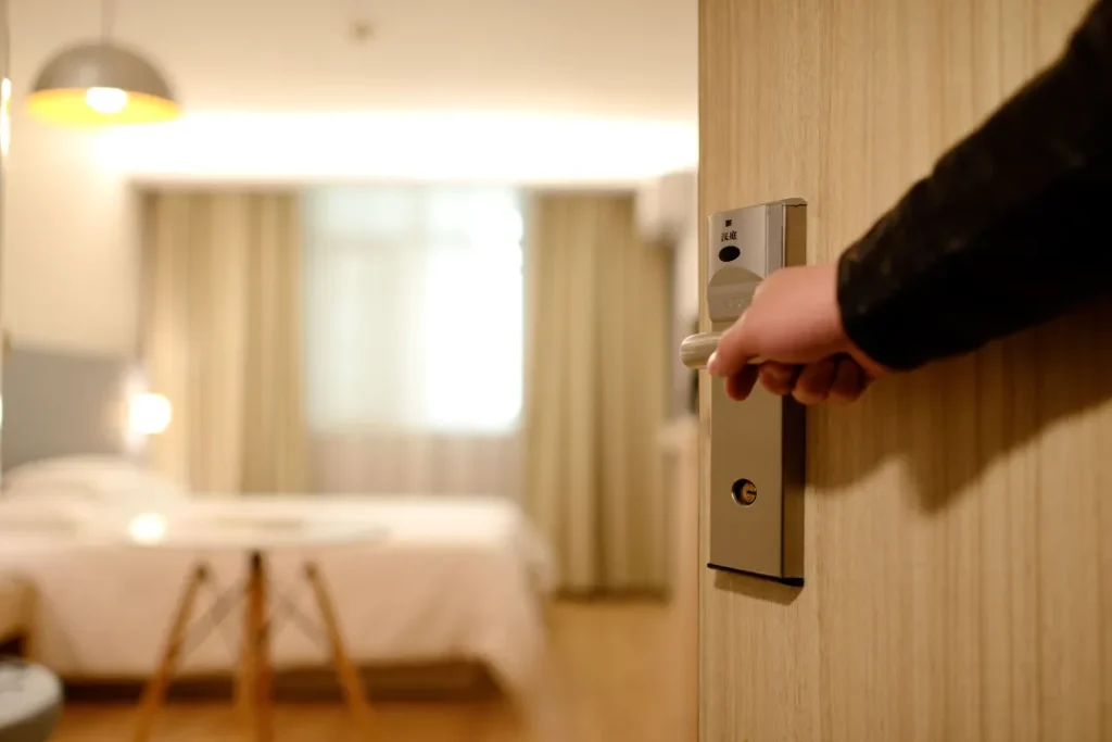 Perbedaan Hotel dan Homestay, Mana yang Cocok untuk Kamu