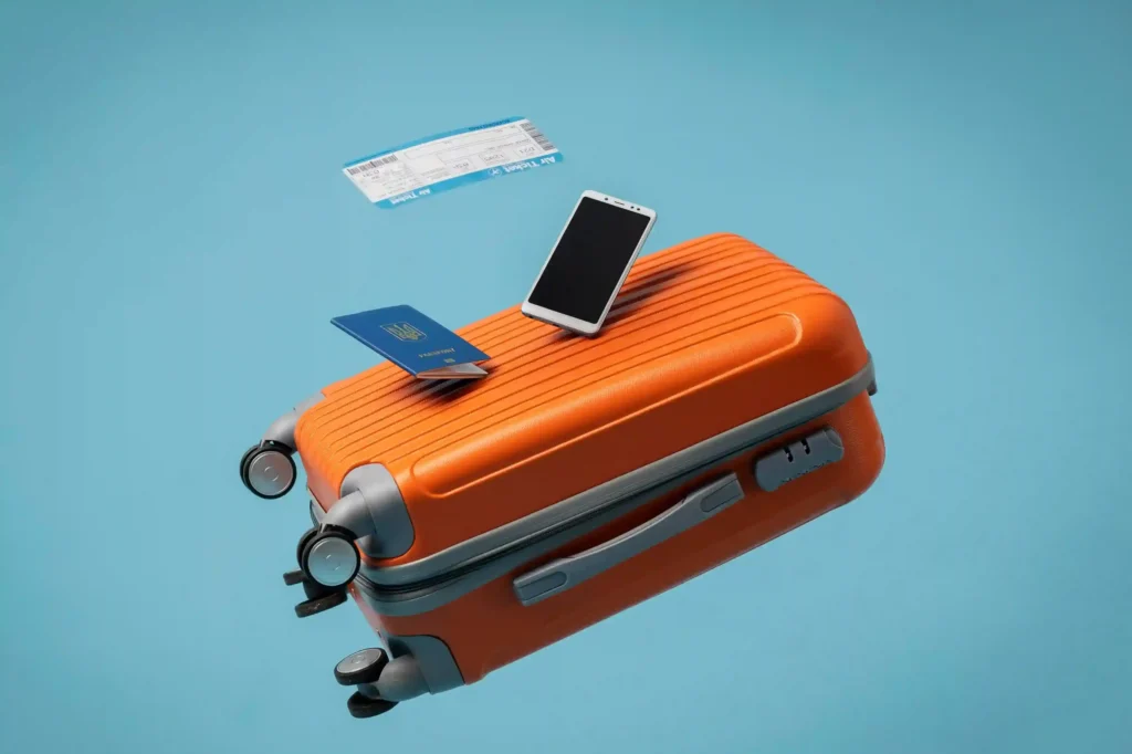 packing list wajib saat liburan: koper, dokumen penting dan obat-obatan
