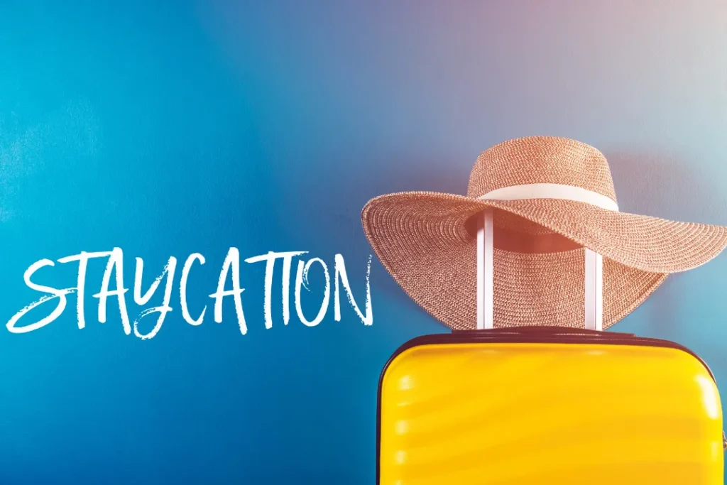 Staycation-VS-Vacation-Simak-Perbedaannya-paket wisata bersama adyatamatour