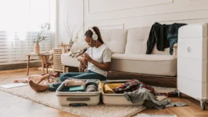 8 Barang Absurd tapi Berguna Saat Traveling