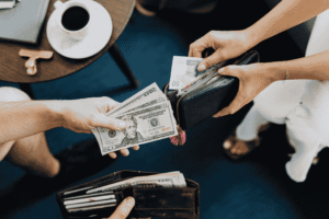 7 Tips Menukar Uang Saat Liburan Aman dan Untung! (1)