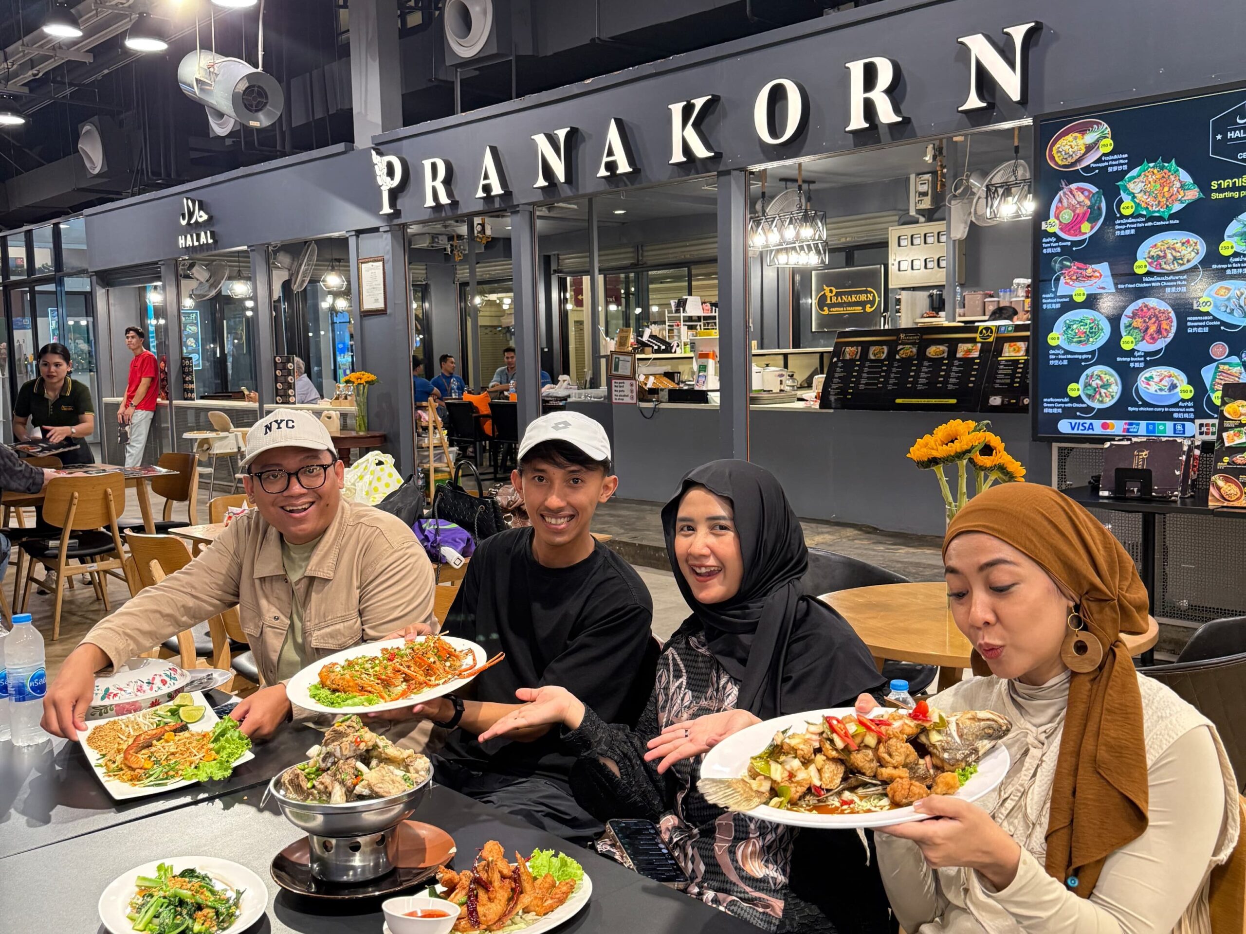 Makan Enak dan Halal di Bangkok? Coba Pranakorn Resto Asiatique