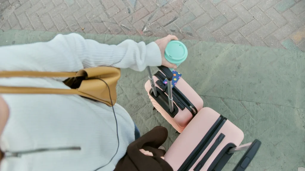 5 Hal Aneh Tapi Nyata yang Terjadi Saat Traveling