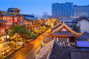 Paket wisata Chengdu menghadirkan panda lucu, sejarah Tiga Kerajaan, hingga kuliner pedas khas Sichuan. Liburan nyaman, hemat waktu, dan berkesan.