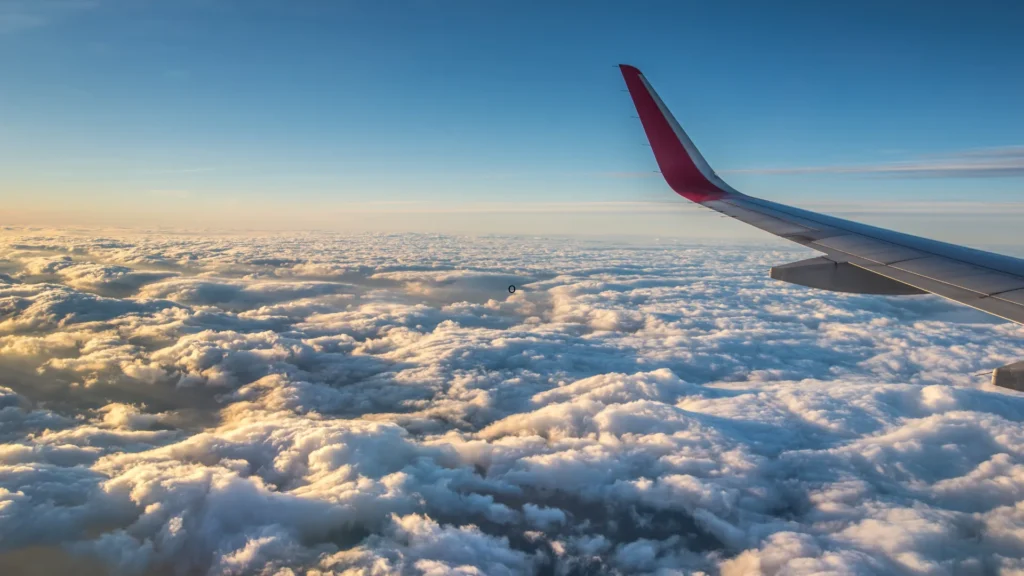 Tips Naik Pesawat Long Flight Pertama Kali