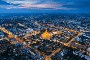 wisata malam di Thailand yang penuh warna, mulai dari pasar malam hingga hiburan modern. Temukan pengalaman seru dan kuliner khas Thailand di malam hari.