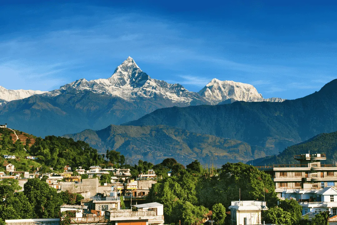 Nepal tak hanya soal Himalaya. Temukan 8 tempat wisata terbaik mulai dari Kathmandu, Pokhara, hingga Lumbini, lengkap dengan tips perjalanan