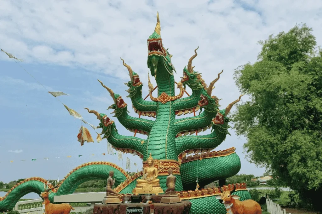 Legenda Phaya Naga di Sungai Mekong jadi bagian penting budaya Thailand. Simak mitos, tradisi, hingga wisata spiritual terkait naga suci ini.