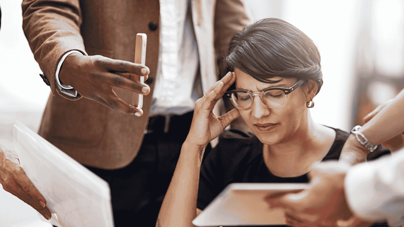 Burnout karena terlalu banyak bekerja