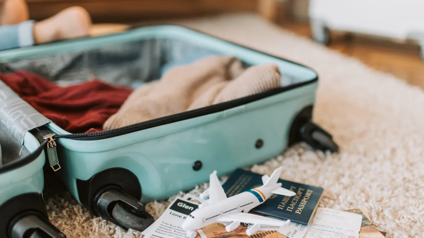 15 Barang yang Wajib Dibawa Saat Traveling ke Luar Negeri